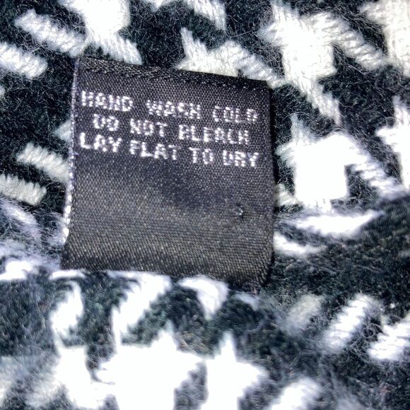 SHAWLY WRAP PONCHO Houndstooth Black White Toggle Front Closure 53 x 44 inch - Picture 7 of 13